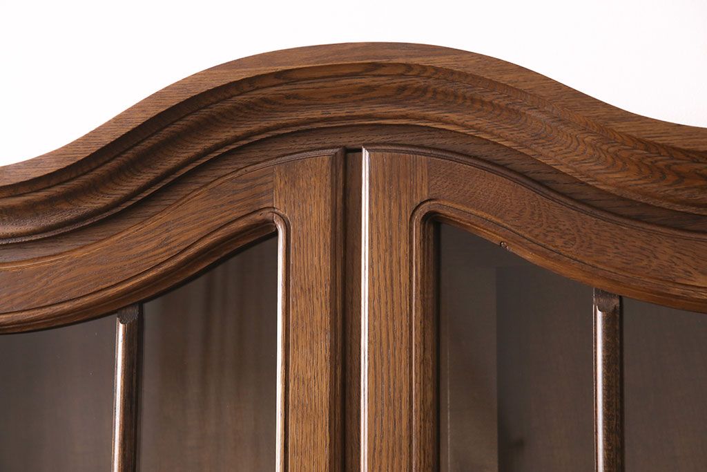 新古　未使用展示品　ベルギー輸入家具　飾り棚におすすめ!落ち着いた色合いのナラ材製のキャビネット(定価約40万円)(食器棚、収納棚、本箱)(R-049270)