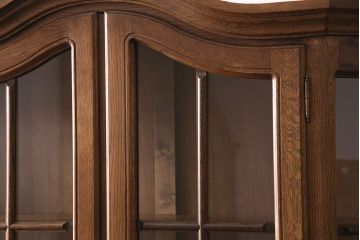 新古　未使用展示品　ベルギー輸入家具　飾り棚におすすめ!落ち着いた色合いのナラ材製のキャビネット(定価約40万円)(食器棚、収納棚、本箱)(R-049270)