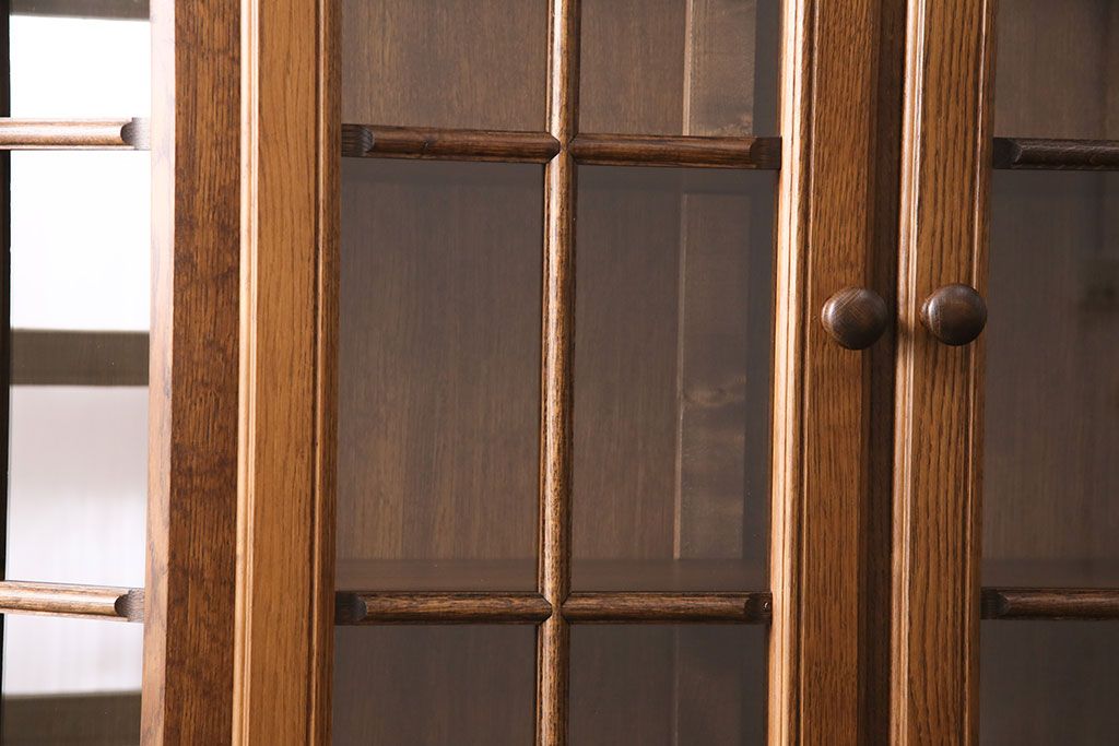 新古　未使用展示品　ベルギー輸入家具　飾り棚におすすめ!落ち着いた色合いのナラ材製のキャビネット(定価約40万円)(食器棚、収納棚、本箱)(R-049270)