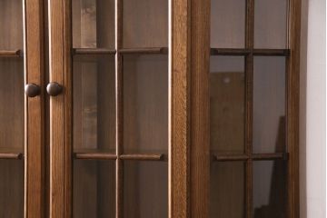 新古品　展示品　ベルギー輸入家具　飾り棚におすすめ!落ち着いた色合いのナラ材製のキャビネット(定価約40万円)(食器棚、収納棚、本箱)(R-049270)