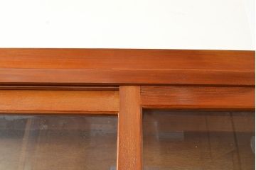 和製アンティーク　昭和中期　人気の薄型!　重ねガラス戸棚(収納棚、キャビネット、食器棚、飾り棚)(R-049271)