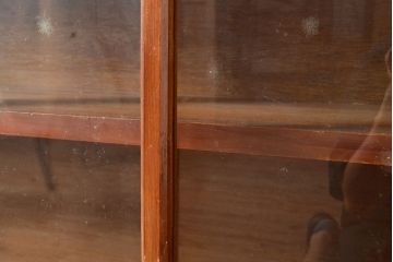 和製アンティーク　昭和中期　人気の薄型!　重ねガラス戸棚(収納棚、キャビネット、食器棚、飾り棚)(R-049271)