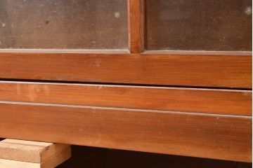 和製アンティーク　昭和中期　人気の薄型!　重ねガラス戸棚(収納棚、キャビネット、食器棚、飾り棚)(R-049271)