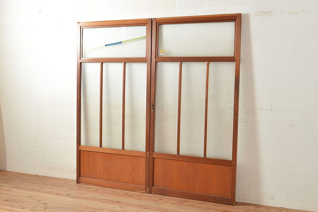 ヴィンテージ建具　昭和中期　銀モールガラス　温かみある色合いで空間を明るくしてくれるガラス戸2枚セット　(R-049274)
