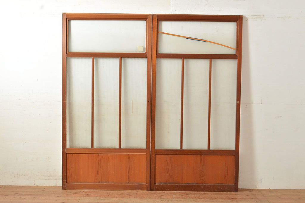 ヴィンテージ建具　昭和中期　銀モールガラス　温かみある色合いで空間を明るくしてくれるガラス戸2枚セット　(R-049274)