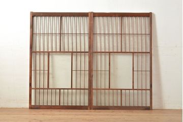 アンティーク建具　どこか懐かしさが漂うレトロなガラス入り格子戸2枚セット(引き戸、窓、建具)(R-049285)