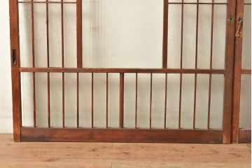 アンティーク建具　どこか懐かしさが漂うレトロなガラス入り格子戸2枚セット(引き戸、窓、建具)(R-049285)