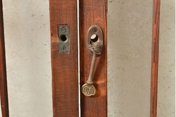 アンティーク建具　どこか懐かしさが漂うレトロなガラス入り格子戸2枚セット(引き戸、窓、建具)(R-049285)