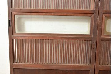 アンティーク建具　整然と並ぶ縦桟が情緒溢れる格子戸2枚セット(引き戸、建具)(R-049287)