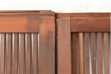 アンティーク建具　整然と並ぶ縦桟が情緒溢れる格子戸2枚セット(引き戸、建具)(R-049287)