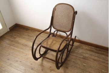 ビンテージ家具　希少　秋田木工　木の味わいと美しいフォルムが魅力的なロッキングチェア(アームチェア、揺り椅子、ヴィンテージ)(R-049292)