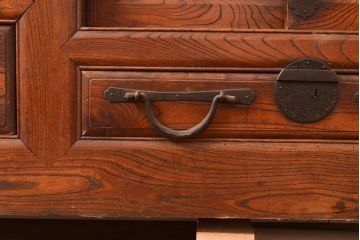 アンティーク家具　六尺　前面ケヤキ材　極太框　上質な空間を演出する収納箪笥サイドボード(テレビ台、夜具箪笥)(R-049299)