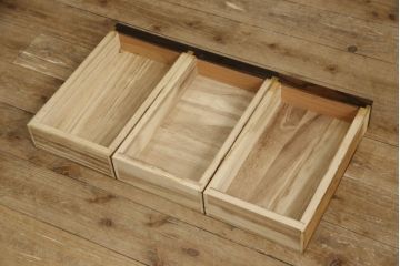 中古　総ケヤキ材　四尺　杢目が美しい!和の趣漂う重厚な佇まいの関西長火鉢(木製火鉢、囲炉裏)(R-049302)