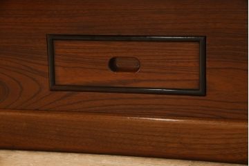 中古　総ケヤキ材　四尺　杢目が美しい!和の趣漂う重厚な佇まいの関西長火鉢(木製火鉢、囲炉裏)(R-049302)