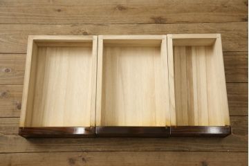中古　総ケヤキ材　四尺　杢目が美しい!和の趣漂う重厚な佇まいの関西長火鉢(木製火鉢、囲炉裏)(R-049303)