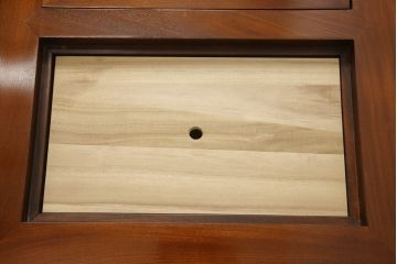 中古　総ケヤキ材　四尺　杢目が美しい!和の趣漂う重厚な佇まいの関西長火鉢(木製火鉢、囲炉裏)(R-049303)