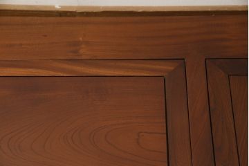中古　総ケヤキ材　四尺　杢目が美しい!和の趣漂う重厚な佇まいの関西長火鉢(木製火鉢、囲炉裏)(R-049303)