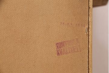 新古品　展示品　ベルギー輸入家具　明るい色合いが木のぬくもりを感じるオーク材製のキャビネット(定価約38万円)(食器棚、収納棚)(R-049304)