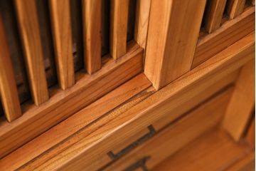 和製ヴィンテージ　民芸家具　総ケヤキ材　風情漂う空間作りに!厚みのある材でつくられた重厚な佇まいの戸棚(定価約120万円)(サイドボード、収納棚、キャビネット、ビンテージ)(R-049307)