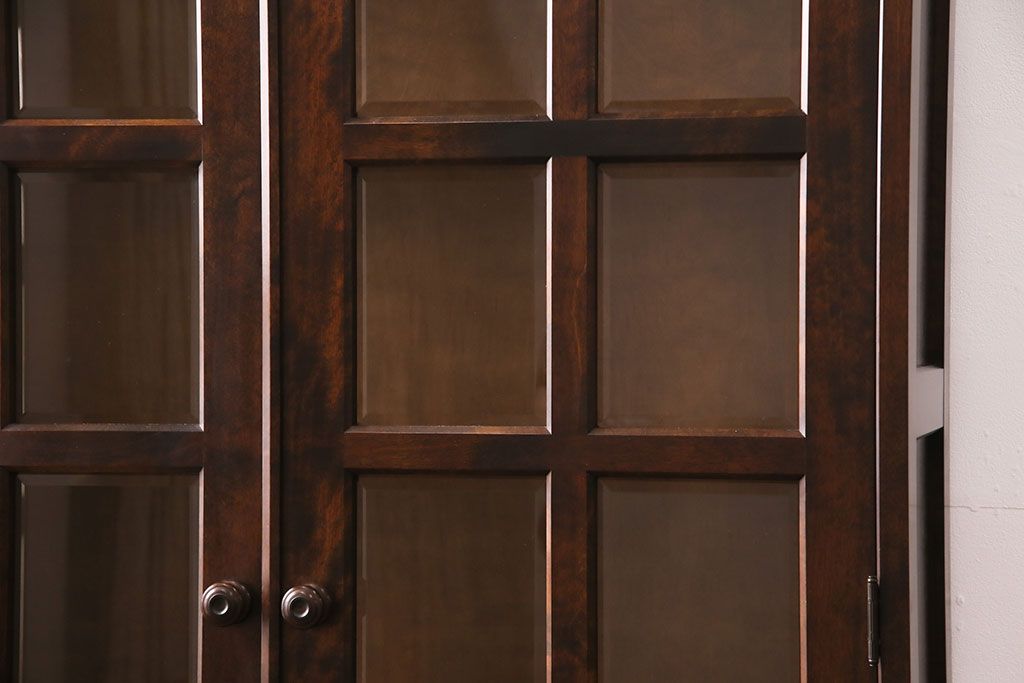 中古　北海道民芸家具　和洋折衷どちらのお部屋にも馴染むブックケース(本箱、収納棚、キャビネット、飾り棚)(R-049308)