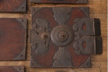 ラフジュ工房オリジナル　古金具・古パーツリメイク　鳳凰　経年を感じる風合いが魅力的な金具(和箪笥、衣装箪笥、整理箪笥、引き出し、チェスト)(R-049311)