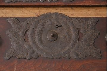 ラフジュ工房オリジナル　古金具・古パーツリメイク　鳳凰　経年を感じる風合いが魅力的な金具(和箪笥、衣装箪笥、整理箪笥、引き出し、チェスト)(R-049311)