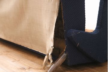 和製ヴィンテージ　ひじ掛けのデザインがおしゃれな2人掛けソファ(ラブソファ、2P、二人掛け、アームソファ、ビンテージ)(R-049312)