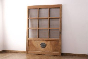 アンティーク建具　総ケヤキ材　金網付き　銅製の巾着金具と波をうつ杢目が魅力の格子蔵戸(きつね格子、狐格子、引き戸、玄関戸、建具、格子戸、マス目、升目)(R-049320)