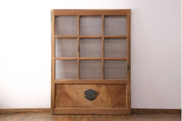 アンティーク建具　総ケヤキ材　金網付き　銅製の巾着金具と波をうつ杢目が魅力の格子蔵戸(きつね格子、狐格子、引き戸、玄関戸、建具、格子戸、マス目、升目)(R-049320)