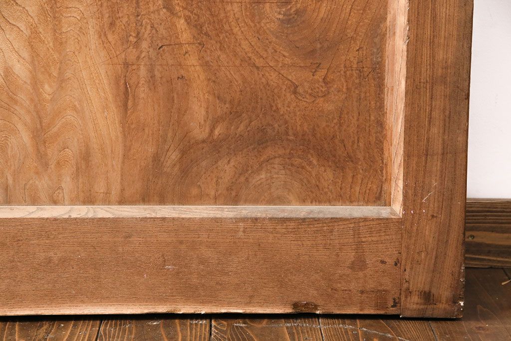 アンティーク建具　総ケヤキ材　金網付き　銅製の巾着金具と波をうつ杢目が魅力の格子蔵戸(きつね格子、狐格子、引き戸、玄関戸、建具、格子戸、マス目、升目)(R-049320)