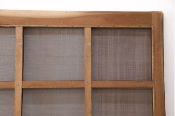 アンティーク建具　総ケヤキ材　金網付き　銅製の巾着金具と波をうつ杢目が魅力の格子蔵戸(きつね格子、狐格子、引き戸、玄関戸、建具、格子戸、マス目、升目)(R-049320)
