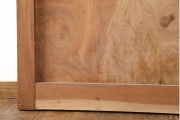 アンティーク建具　総ケヤキ材　金網付き　銅製の巾着金具と波をうつ杢目が魅力の格子蔵戸(きつね格子、狐格子、引き戸、玄関戸、建具、格子戸、マス目、升目)(R-049320)