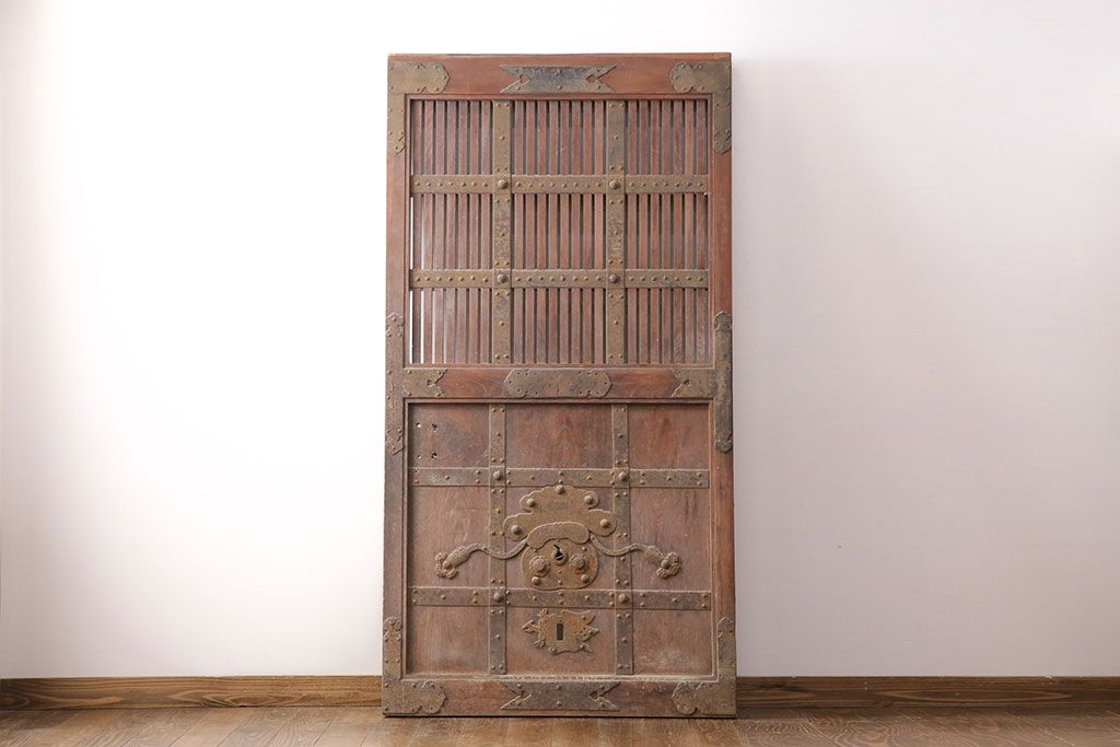 アンティーク建具　明治期　最上級　巾着金具　堂々とした佇まいが和の風格漂う総欅(ケヤキ)材の富山蔵戸1枚　(R-049323)