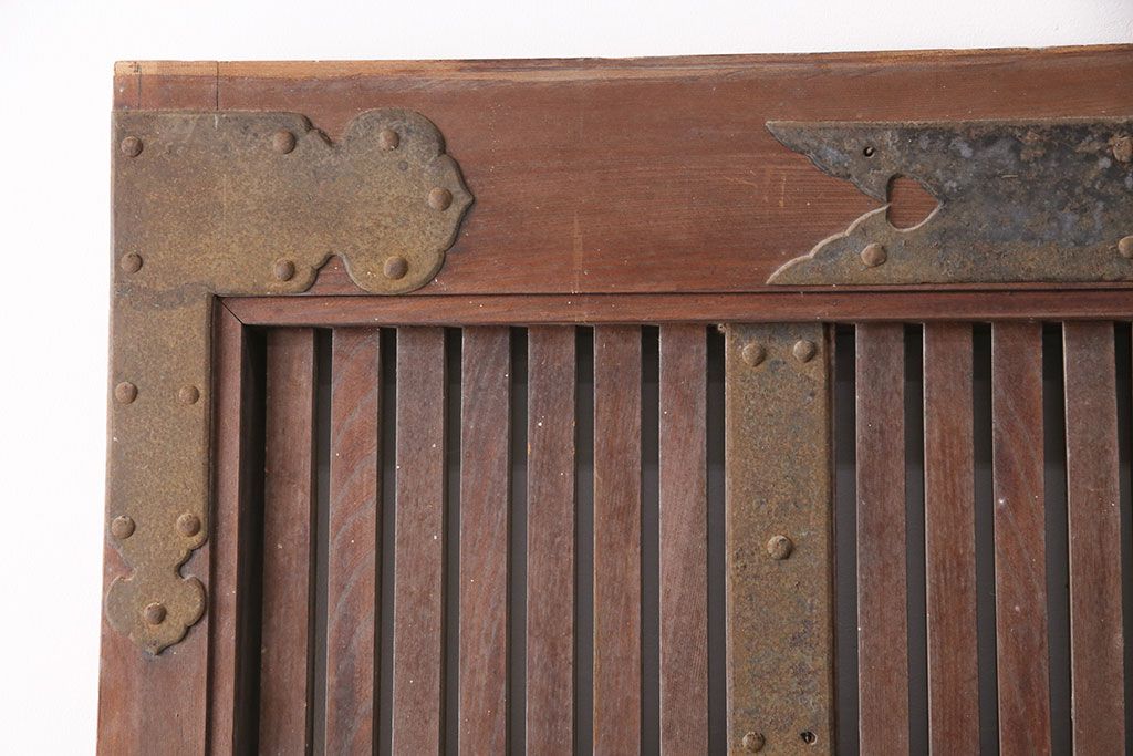 アンティーク建具　明治期　最上級　巾着金具　堂々とした佇まいが和の風格漂う総欅(ケヤキ)材の富山蔵戸1枚　(R-049323)