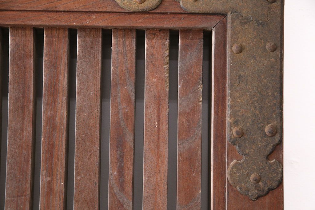 アンティーク建具　明治期　最上級　巾着金具　堂々とした佇まいが和の風格漂う総欅(ケヤキ)材の富山蔵戸1枚　(R-049323)