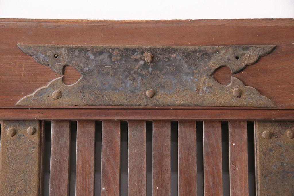 アンティーク建具　明治期　最上級　巾着金具　堂々とした佇まいが和の風格漂う総欅(ケヤキ)材の富山蔵戸1枚　(R-049323)