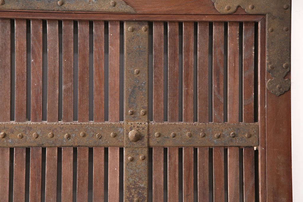 アンティーク建具　明治期　最上級　巾着金具　堂々とした佇まいが和の風格漂う総欅(ケヤキ)材の富山蔵戸1枚　(R-049323)