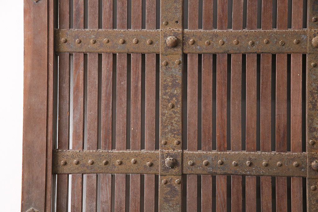 アンティーク建具　明治期　最上級　巾着金具　堂々とした佇まいが和の風格漂う総欅(ケヤキ)材の富山蔵戸1枚　(R-049323)