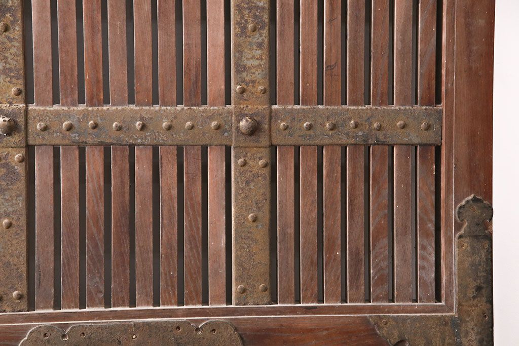 アンティーク建具　明治期　最上級　巾着金具　堂々とした佇まいが和の風格漂う総欅(ケヤキ)材の富山蔵戸1枚　(R-049323)