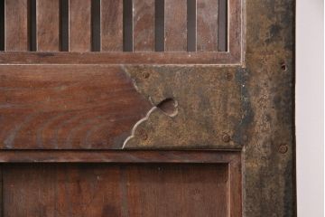 アンティーク建具　明治期　最上級　巾着金具　堂々とした佇まいが和の風格漂う総欅(ケヤキ)材の富山蔵戸1枚　(R-049323)
