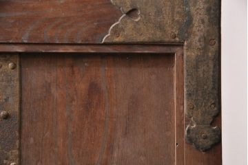 アンティーク建具　明治期　最上級　巾着金具　堂々とした佇まいが和の風格漂う総欅(ケヤキ)材の富山蔵戸1枚　(R-049323)