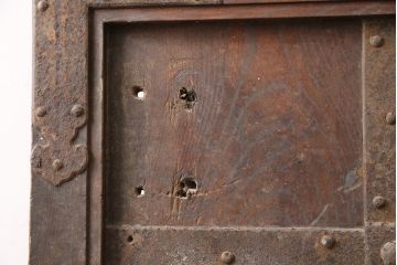 アンティーク建具　明治期　最上級　巾着金具　堂々とした佇まいが和の風格漂う総欅(ケヤキ)材の富山蔵戸1枚　(R-049323)