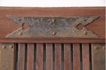 アンティーク建具　最上級　巾着金具　堂々とした佇まいが和の風格漂う総ケヤキ材製富山蔵戸(玄関戸、引き戸)(R-049323)
