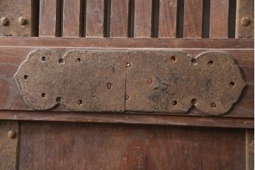 アンティーク建具　最上級　巾着金具　堂々とした佇まいが和の風格漂う総ケヤキ材製富山蔵戸(玄関戸、引き戸)(R-049323)