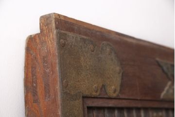アンティーク建具　最上級　巾着金具　堂々とした佇まいが和の風格漂う総ケヤキ材製富山蔵戸(玄関戸、引き戸)(R-049323)