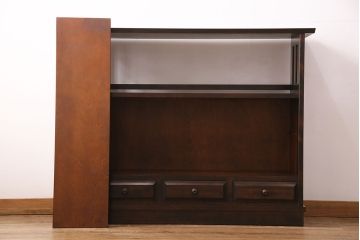 中古　北海道民芸家具　落ち着いた和モダンスタイルのお部屋にぴったりの飾り棚(茶棚、茶タンス)(R-049324)