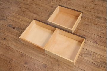 中古　北海道民芸家具　落ち着いた和モダンスタイルのお部屋にぴったりの飾り棚(茶棚、茶タンス)(R-049324)