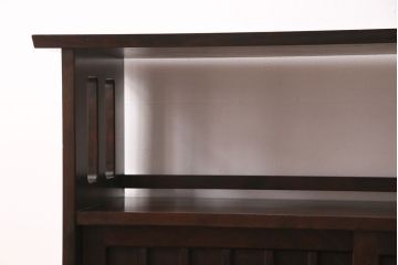 中古　北海道民芸家具　落ち着いた和モダンスタイルのお部屋にぴったりの飾り棚(茶棚、茶タンス)(R-049324)