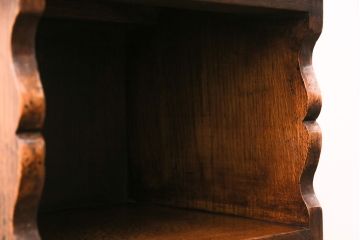 イギリスビンテージ　細やかな意匠が光るニレ材製電話台(サイドキャビネット、収納棚、飾り棚、サイドテーブル)(R-049325)