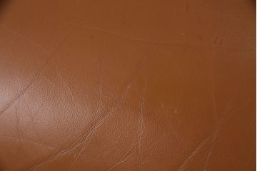 中古　横浜クラシック家具　ダニエル(daniel)　A-516　レオナアームチェア (Leona)　優雅で高級感漂う本革一人掛けソファ(1Pソファ、アームチェア、ラウンジチェア)(R-049333)